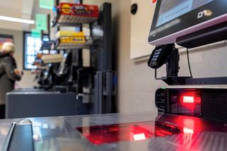 Samoobslužné kasy lákají zloděje. Řetězce nasazují umělou inteligenci - Novinky